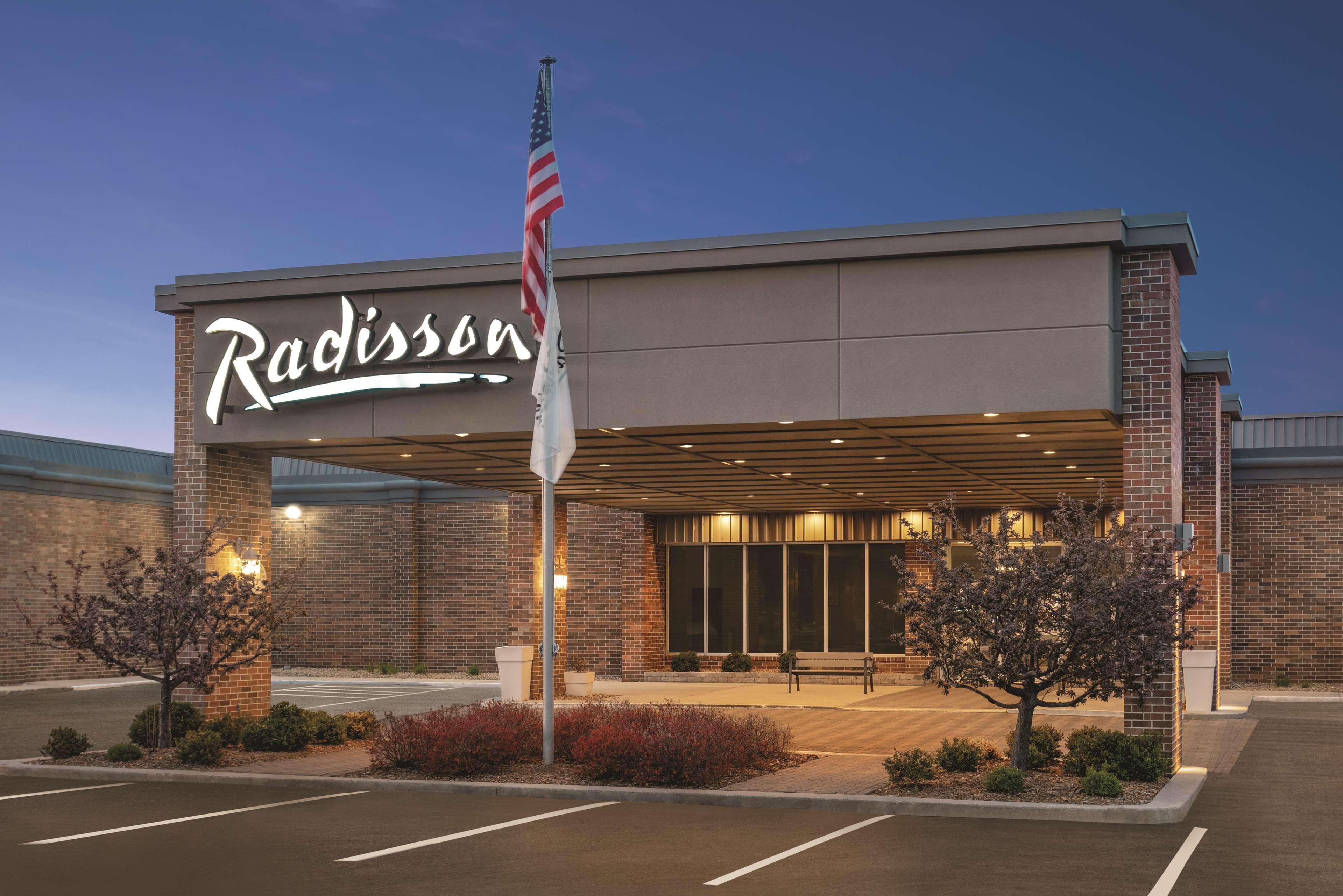 Radisson Hotel And Conference Center ฟงด์ดูลัค ภายนอก รูปภาพ